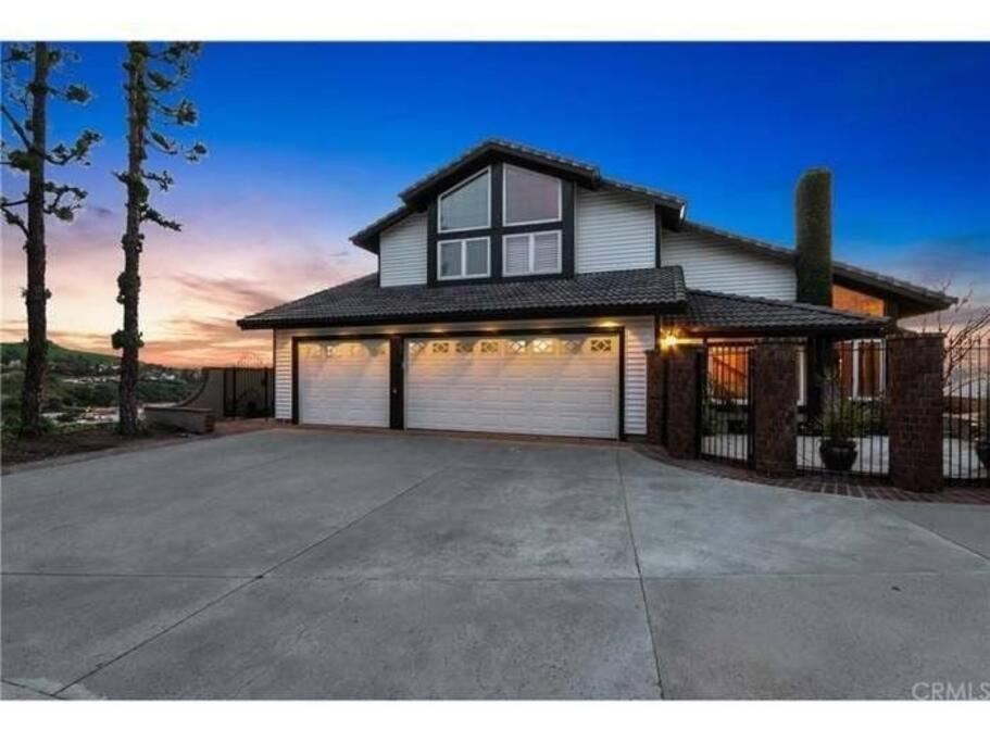 Majestic Anaheim Panorama Hill Home With Sunset Exterior photo